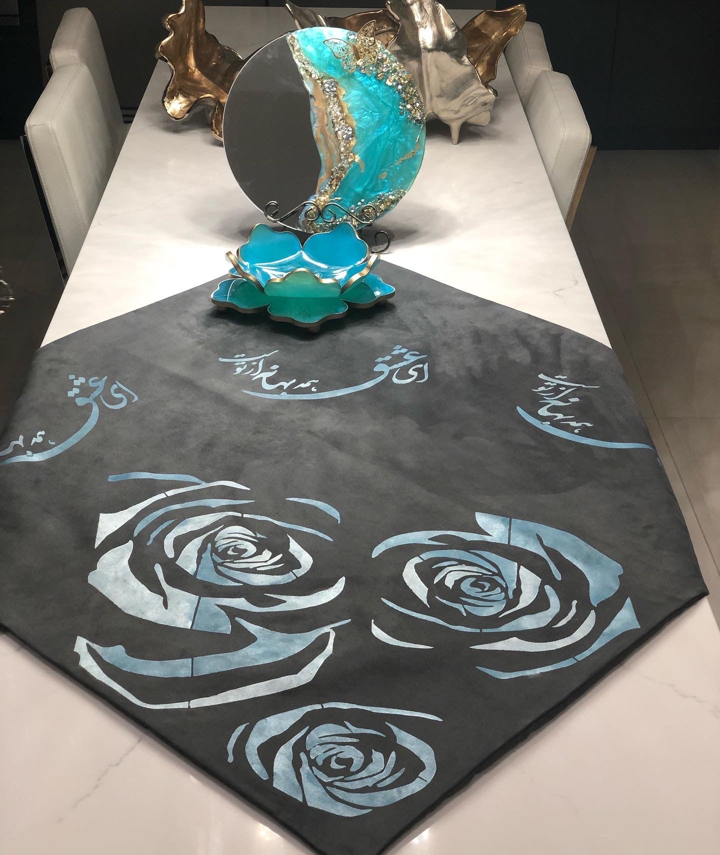 ROSE TABLE RUNNER